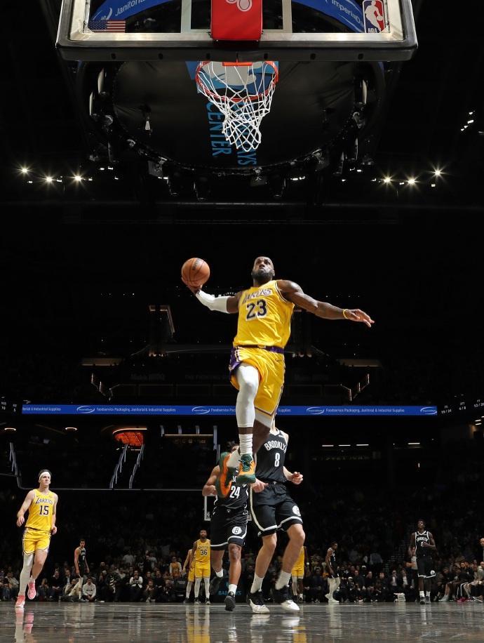 半岛体育-球星轮休乱象愈演愈烈，赛程功利化凸显，体育竞技精神何在