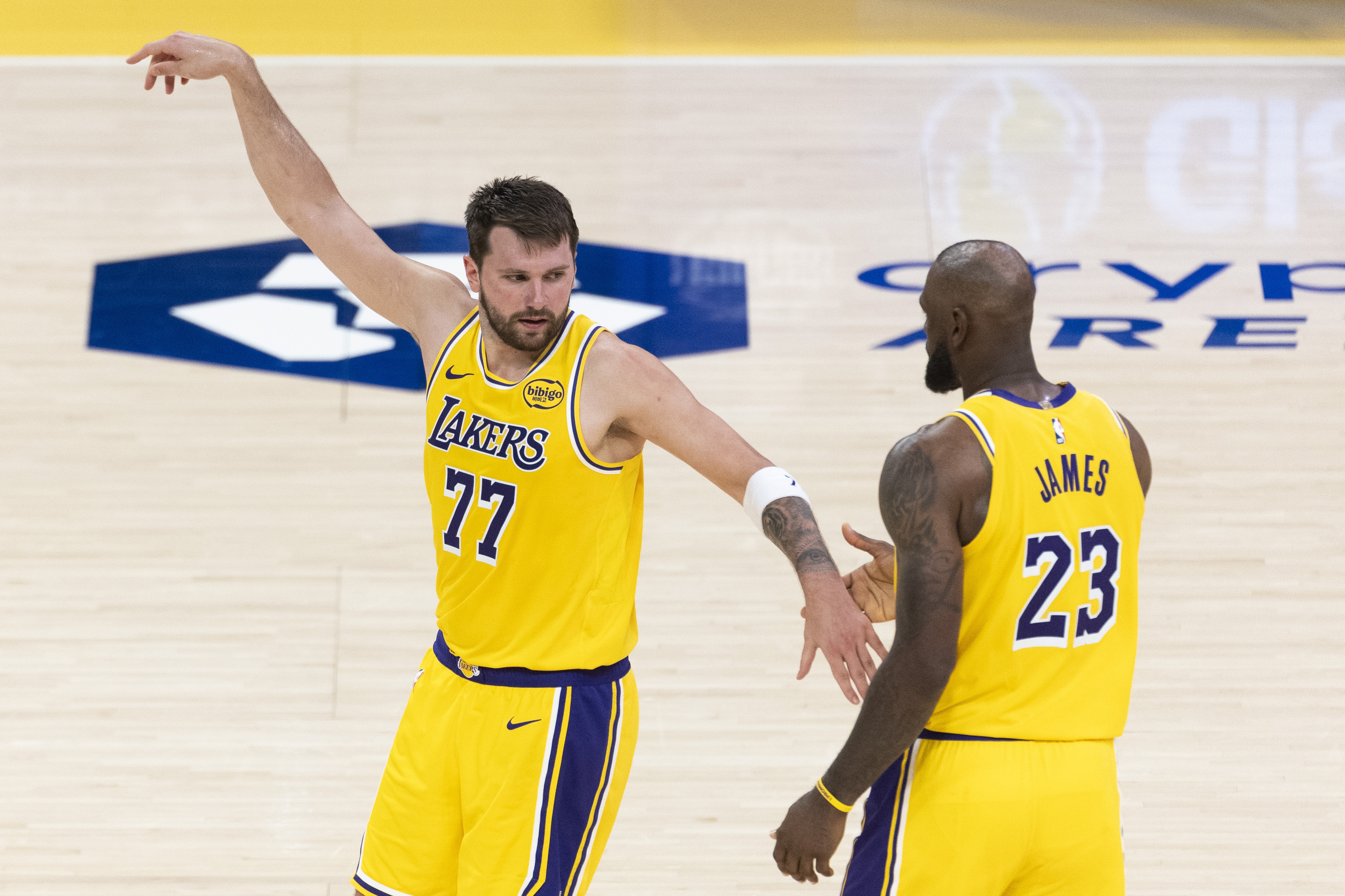 半岛体育-遇强也强！全明星赛后湖人对阵胜率六成及以上球队战绩6胜2负